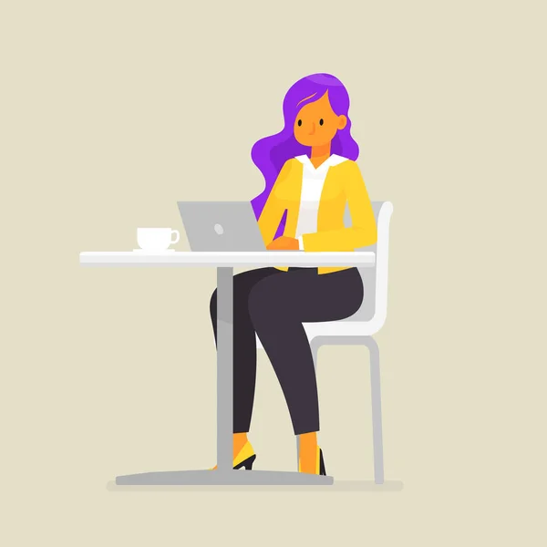 Una mujer de negocios o un freelancer trabaja para un portátil. Ilustración vectorial — Vector de stock