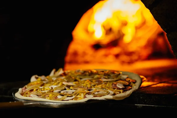 Ateşle pizza ve tuğla pizza fırını
