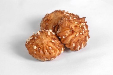 Grup Fransız tatlı pasta beyaz arka plan üzerinde