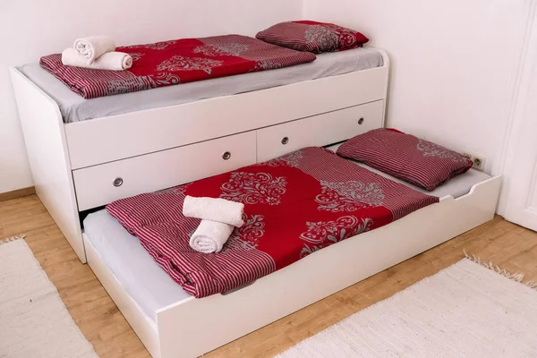 Made-up bunk beds in a room — Stock Photo, Image