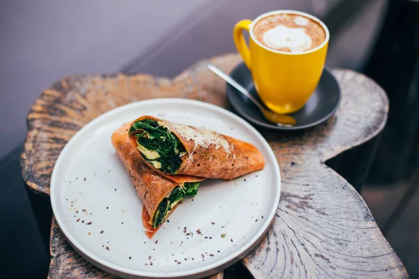 Rotoli con spinaci e parmigiano — Foto Stock