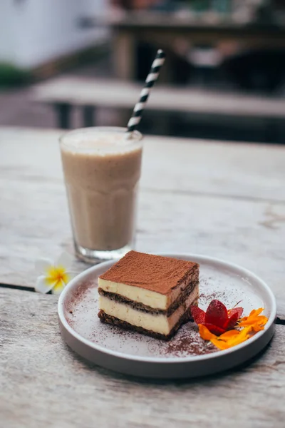 Tiramisu olasz desszert kakaó — Stock Fotó