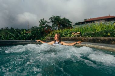 Genç güzel kadın.  