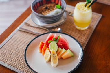 taze meyve dilimlenmiş