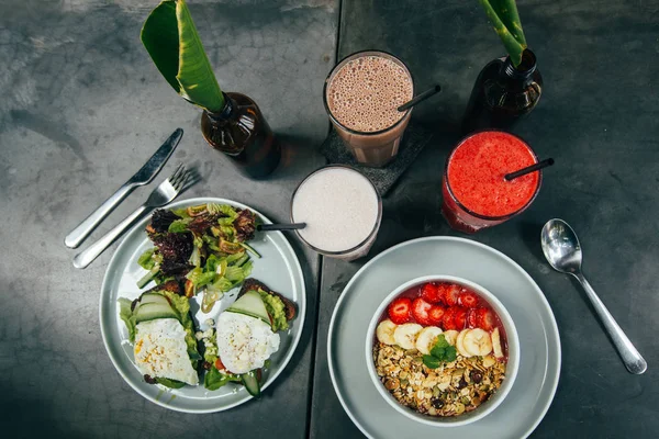 Vollkorntoast mit Avocado — Stockfoto