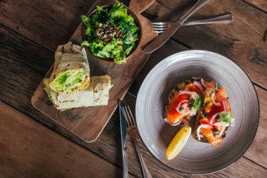 Kırmızı balıklı sandviç