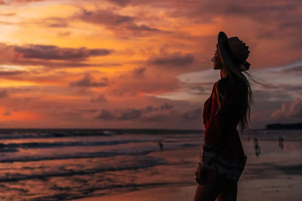 Jovem menina bonita — Fotografia de Stock