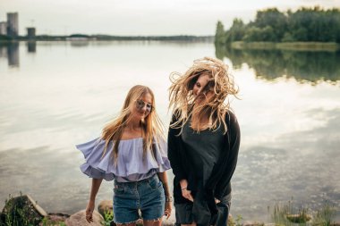 dans ve having fun arkadaşlar