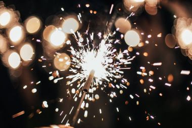 Havai fişek. Sparks. Tatil ve parti kutlama