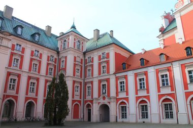 Eski Poznan şehrinin mimarisi olarak. Polonya.