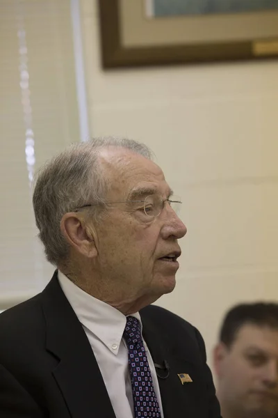 Chuck Grassley belediyede Guthrie Merkezi, Iowa, üzerinde 30 Mayıs 2017