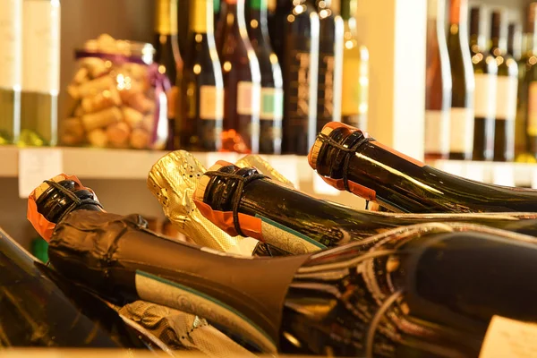ワインでワインのボトルを保存します。 — ストック写真