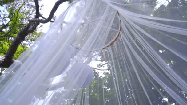 Décorations de voile blanc. Décoration transparente délicate. Tissu transparent — Video