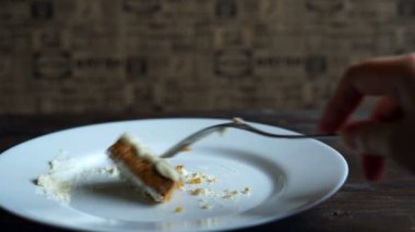 Son dilim kek ye. Pasta parça yemeğini bitir. Lezzetli tatlı yeme