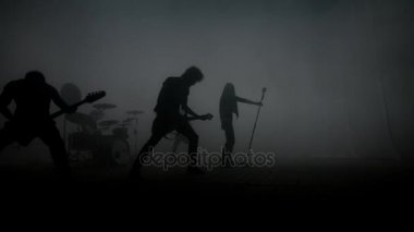 Rock müzik konseri. Rock grubu konser Sahne Alanı'nın siluetleri