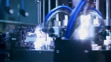 Tıbbi ampul kalite kontrol. Tıbbi Fabrikası'nda ilaç makine