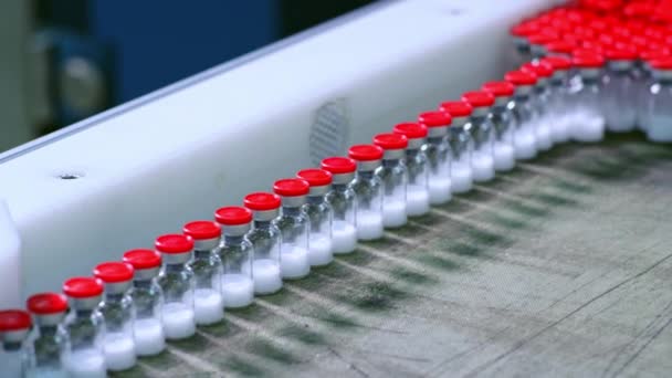 A gyógyszer-előállítási vonal orvosságos-üvegek. Gyógyszeripar — Stock videók