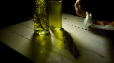 Taze kabak yemeği pişirdim. Aromatik baharat kagit üzerinde kabak pişmiş
