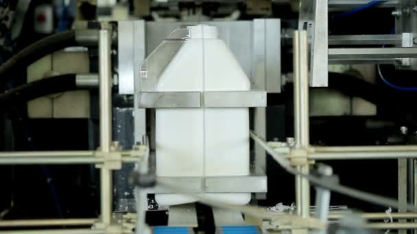 제조 라인의 플라스틱 용기 자동화 된 생산 라인 — 비디오