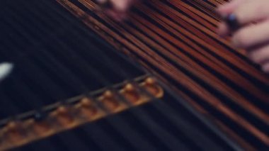 Halk müzik aleti. Cimbalom müzik. Dize aletleri arka plan