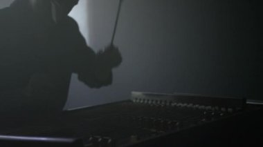 Santur müzik enstrümanı. Geleneksel yaylı aletler. Cimbal oyuncu müzik