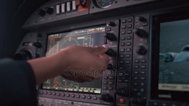 Οθόνη πλοήγησης στο αεροπλάνο ελέγχου ταμπλό. Airlane σύστημα πλοήγησης — Αρχείο Βίντεο