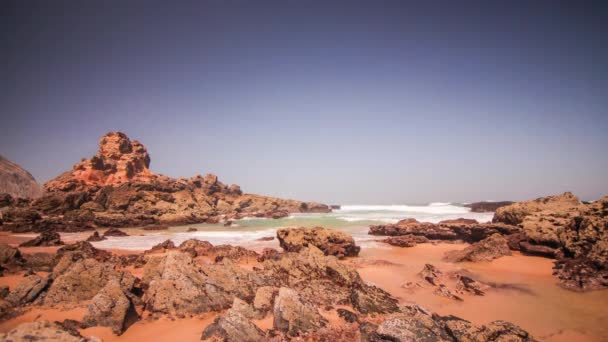 Morning tide sea on rocky beach background. Sea waves on rocky beach — Stock Video