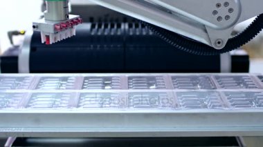 İlaç üretim hattında. Paketleme hattı ilaç Fabrikası'nda