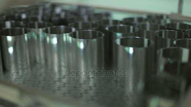Manufacturing production line. Tin cans on factory conveyor belt. Can production — Stock Video