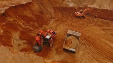 Kum ocağında çalışan madencilik makine hava görünümünü. Madencilik ekipmanları