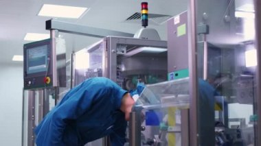Mühendis kontrol ilaç üretim. Eczane sanayi