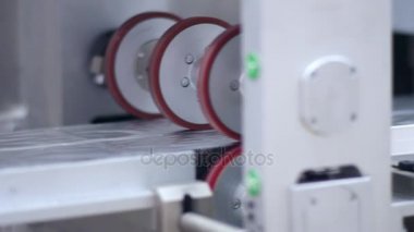 Modern ambalaj hattı ilaç Fabrikası'nda. İlaç fabrikası