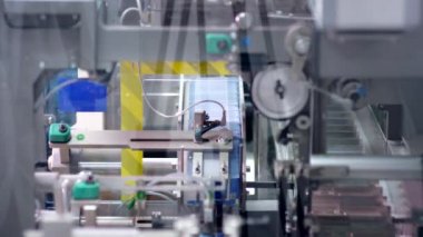 İlaç fabrikası ambalaj ekipmanları. İlaç ambalaj prosesi