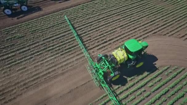 Agricultural sprayer irrigating on farming field. Fertilizer spreader — Stock Video