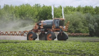 Tarım gübre. Yetiştiriciliği için malzemelerler. Püskürtme alan tarım