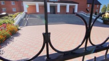 Modern Katolik Kilisesi. Kilise bina dış. Kilise için giriş