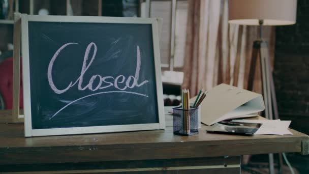 Business work end. Business closed sign — Stock Video