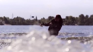Uyku modundan çıkarma yatılı binici eğitim tadını çıkarın. Wakeboard sörfçü yapım elde
