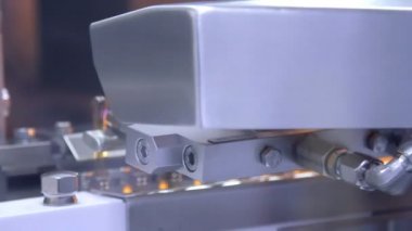 Tıbbi aşı üretim süreci. İlaç şişeleri üretim ekipmanları