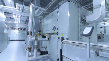İlaç fabrikası. Tıbbi fabrika iç. Modern Endüstri/sanayii donatımı
