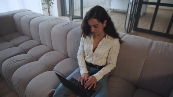 Pretty business woman typing laptop computer at home in slow motion. — Stock Video