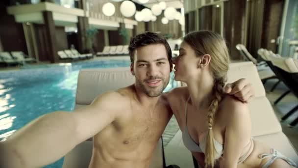 Happy couple calling video online poolside together. Smiling family waving hands — Stock Video