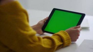 Woman hands holding tablet with green screen. Girl reading letter on paddle cell