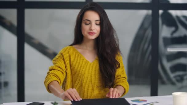 Happy business woman closing laptop at workplace. Relaxed girl stretching back — Wideo stockowe