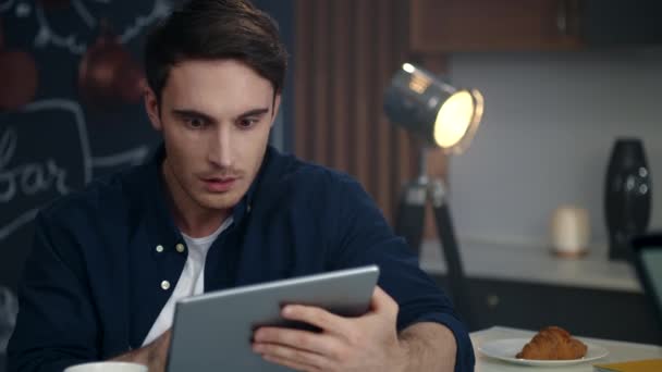 Focused businessman getting good news on tablet computer at remote workplace. — Stock Video