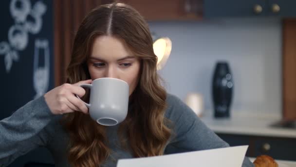 Portrait of focused businesswoman reading financial documents at home office. — Stock Video