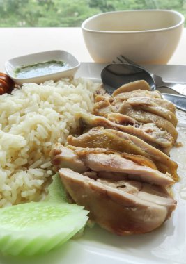 Hainanese tavuklu pilav