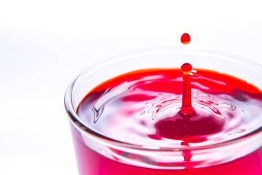 kırmızı su damlası