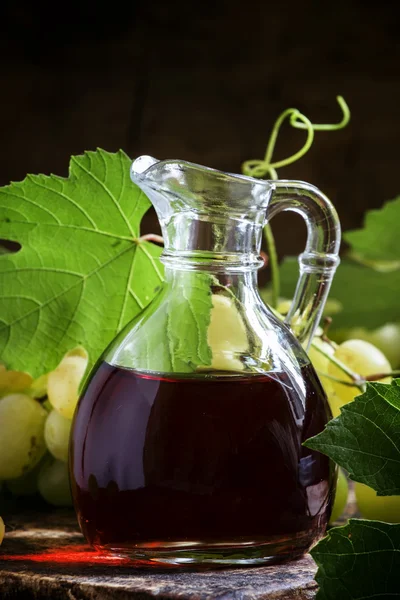 Aceto di vino in una brocca . — Foto Stock