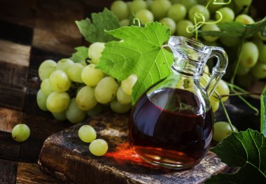 Bir testi şarap sirke. 
